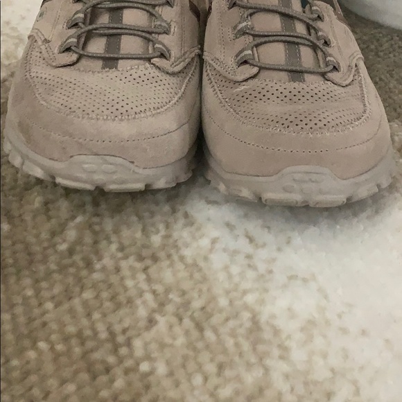 Skechers Leather Slipons with memory foam - Picture 5 of 6